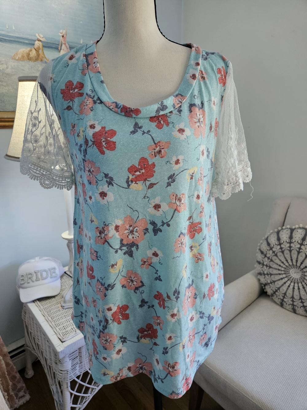 Women’s Floral Lace Sleeve Tee - Mint with Coral Flowers P91